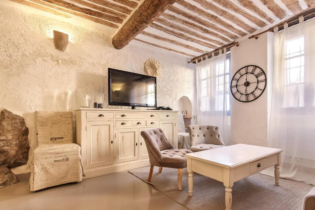 Appartement Bijou Apartment in Safranier - Old Town Antibes 26 RUE HAUT DU CASTELET 06560 Antibes