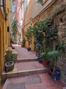 BILOCALE NELLA VECCHIA CITTA' DI MENTONE