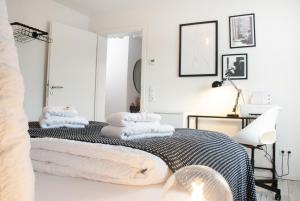 BlackNCozy - Design Appartement mit Boxspringbett und Balkon