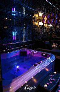 BlackSuite, suite luxueuse avec jacuzzi privatif