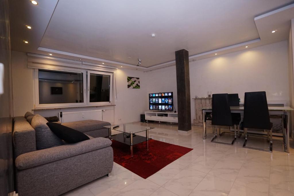 blau Wohnung Reinhold-Frank-Straße 18, 76133 Karlsruhe