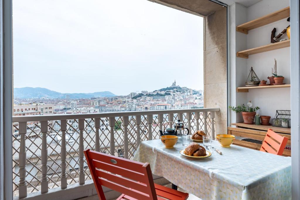 Appartement BLUE BAY - superbe vue sur le Vieux Port 11 square Protis 13002 Marseille