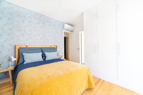 Blue by the River 1 - elegant two-bedroom in Santos