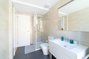 Blue by the River 2 - elegant two-bedroom in Santos