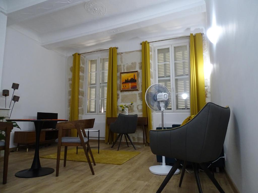 Appartement BLUE FOUNTAIN Luxueux Studio Aix Centre Historique 50 Cours Sextius 13100 Aix-en-Provence