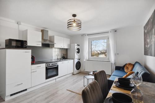 Blue Lagoon: Design Apartment für 4 mit Schreibtisch, Parkplatz, Küche