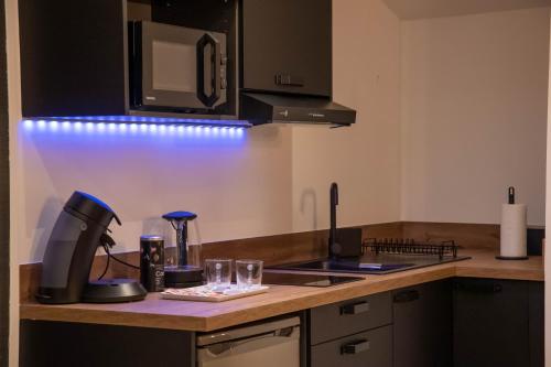 BLUE NIGHT - Jacuzzi - Netflix - Bord de Seine