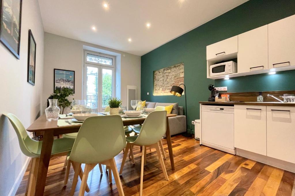 Blue Pearl Vue Mer 06200 Nice
