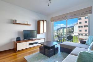 Blue Sky Apartment with pool