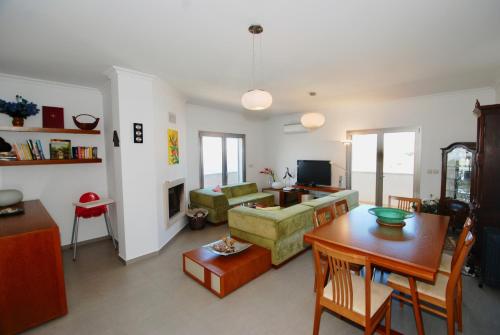 Blue Sky - Fantastic 3 bedroom apartment with private terrace in Nazaré