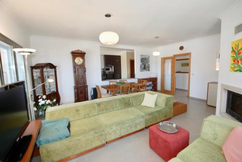 Blue Sky - Fantastic 3 bedroom apartment with private terrace in Nazaré
