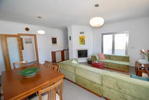 Blue Sky - Fantastic 3 bedroom apartment with private terrace in Nazaré