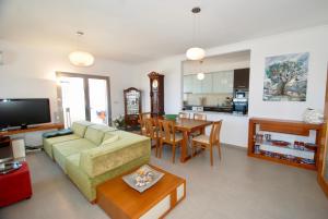 Blue Sky - Fantastic 3 bedroom apartment with private terrace in Nazaré