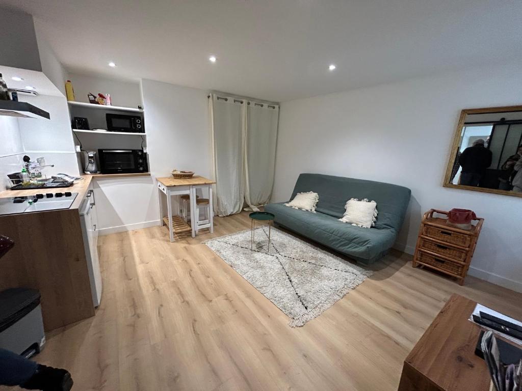 Appartement BLUE Studio cosy et calme proche de la gare avec TV et Wifi 12 Rue Guynemer 17000 La Rochelle