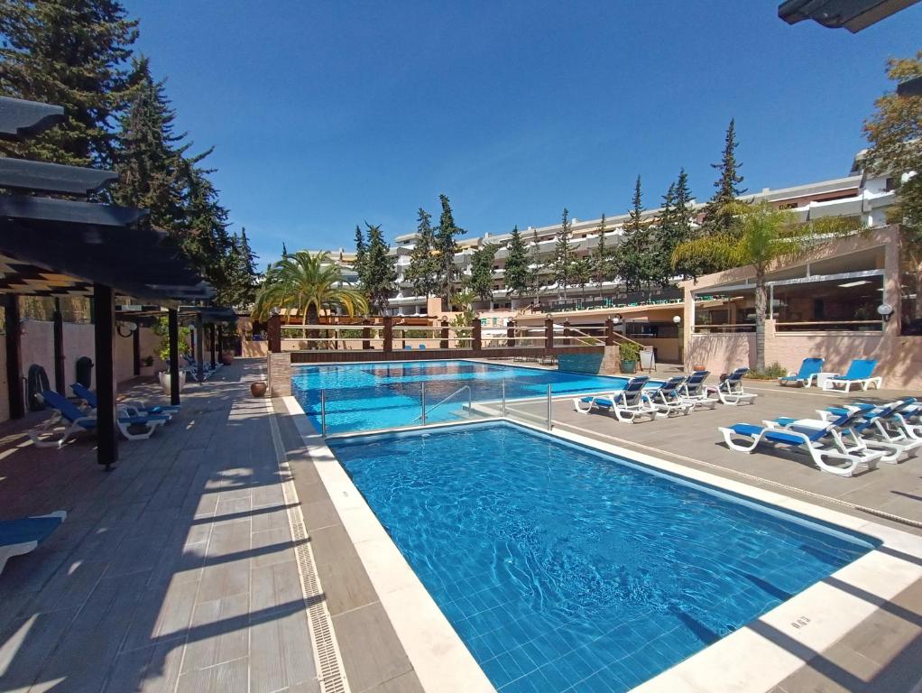 Blue & Yellow Penthouse with Terrace at Balaia Mar Estrada de Albufeira, Apartamentos Balaia Mar, Bloco B, 66, 8200-609 Albufeira