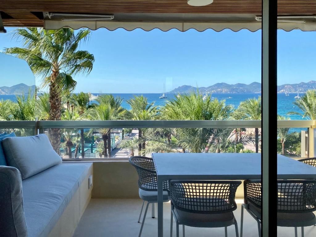 Blvd De La Croisette 82A, Cannes, La Réale 82 Boulevard de la Croisette, 06400 Cannes