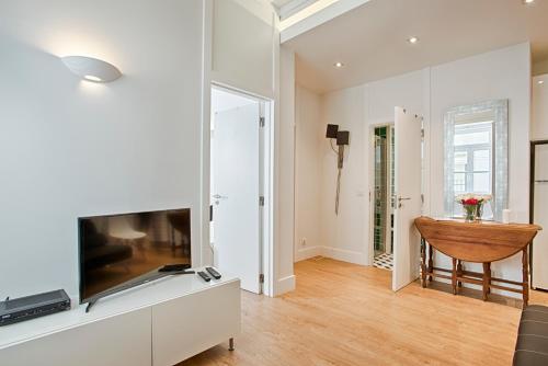 BmyGuest - Alfama Terrace Apartment