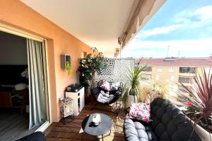 Bnb Renting 1 bb apt of 40m with superb terrace of 13m air conditioning