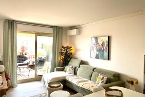 Bnb Renting 1 bb apt of 40m with superb terrace of 13m air conditioning