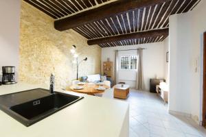 BNB RENTING atypical one bedroom apartment in the heart of Antibes