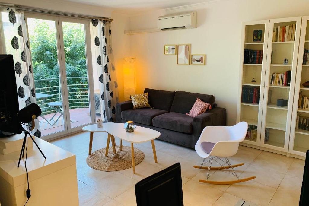 Appartement Bnb Renting bright design flat center of Antibes 9 avenue Robert Soleau 06600 Antibes