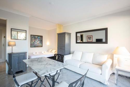 BNB RENTING chez J-P - 100m beach 2-4pers terrace sea view pool garage