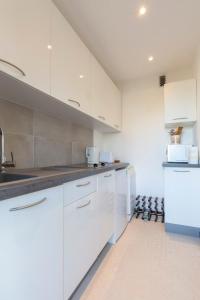 BNB RENTING chez J-P - 100m beach 2-4pers terrace sea view pool garage