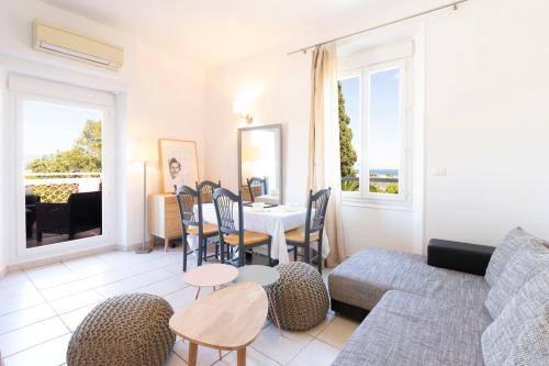 BNB RENTING Chez Sophie - 2 bedroom 2-4pers terrace sea view pool garage