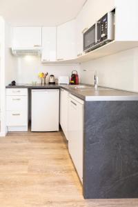 BNB RENTING Chez Thibault - Studio rénové 2-4pers Centre Antibes Fersen