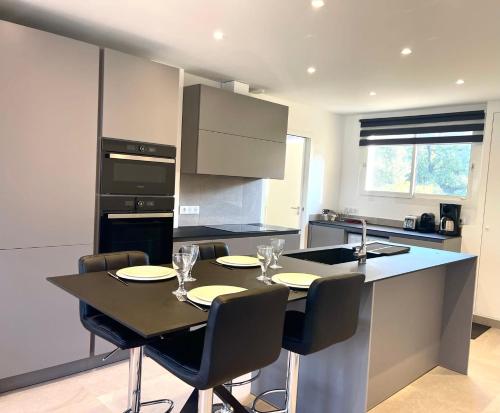 BnB Renting Le Cèdre spacious studio in Cannes with a balcony WIFI and AC