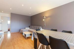 BNB RENTING spacious 2 bedroom apartment in Antibes center with a parking