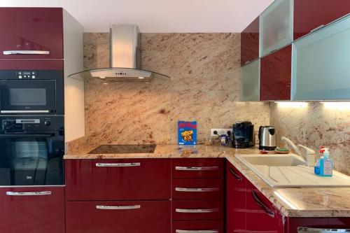 BNB RENTING Spacious 2 bedroom apartment with sea view Juan les Pins !