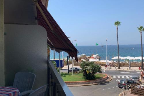 BNB RENTING Spacious 2 bedroom apartment with sea view Juan les Pins !