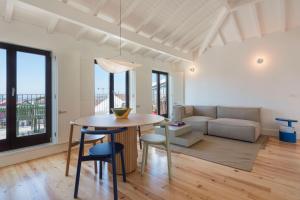 Boavista Penthouse w/ 2 Balconies & AC by LovelyStay