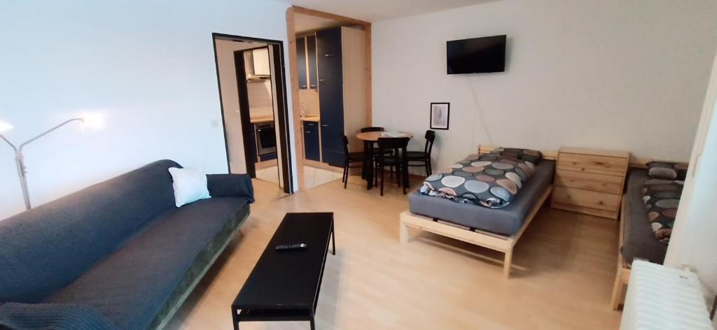 Appartement BodenSEE Apartment Friedrichshafen Berg Harrößenstraße 23 2. OG links 1. Wohnung links 88048 Friedrichshafen