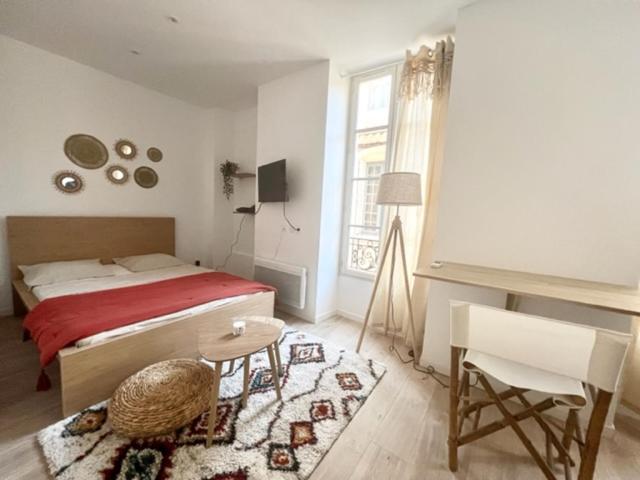 Appartement Bohème Chic - parking- 80m des arènes 1 Rue Thoumayne 30000 Nîmes