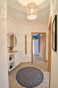 BOHO APARTMENT: NETFLIX + BALCONY + BATHTUB