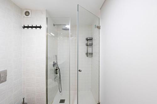 Bonfim Elegant Duplex w/ AC by LovelyStay