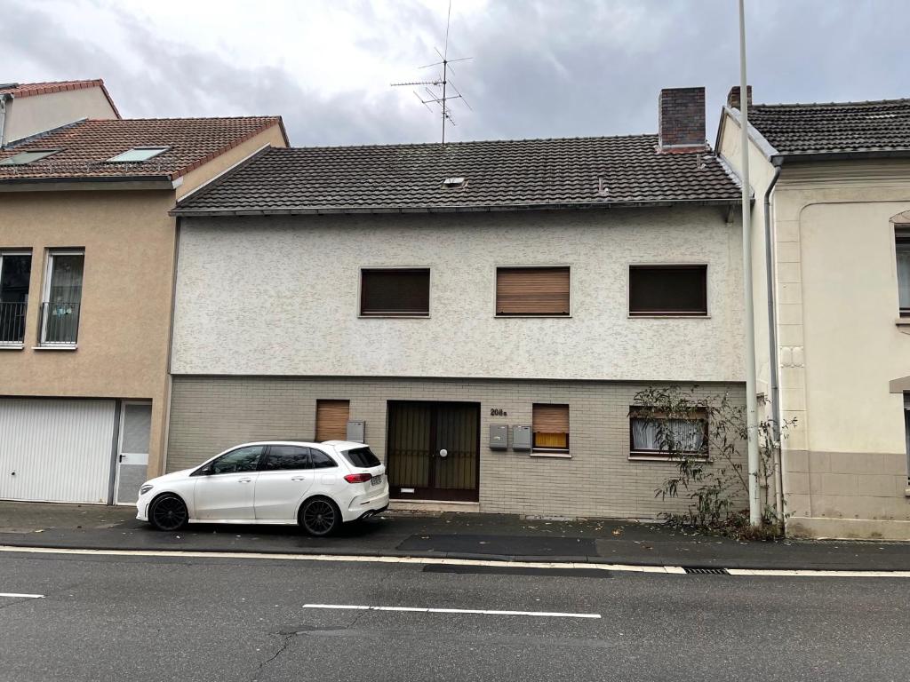 Appartement Bonn-Beuel zentrale Ferienwohnung mit Parkplätzen 208A Königswinterer Straße 53227 Bonn