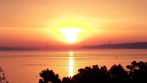BONNIZ OEIRAS HIDEAWAY With Free Parking and Sea View