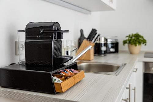 ☆BONNYSTAY: Modern l Zentral l Work Space l Netflix & High-Speed WLAN