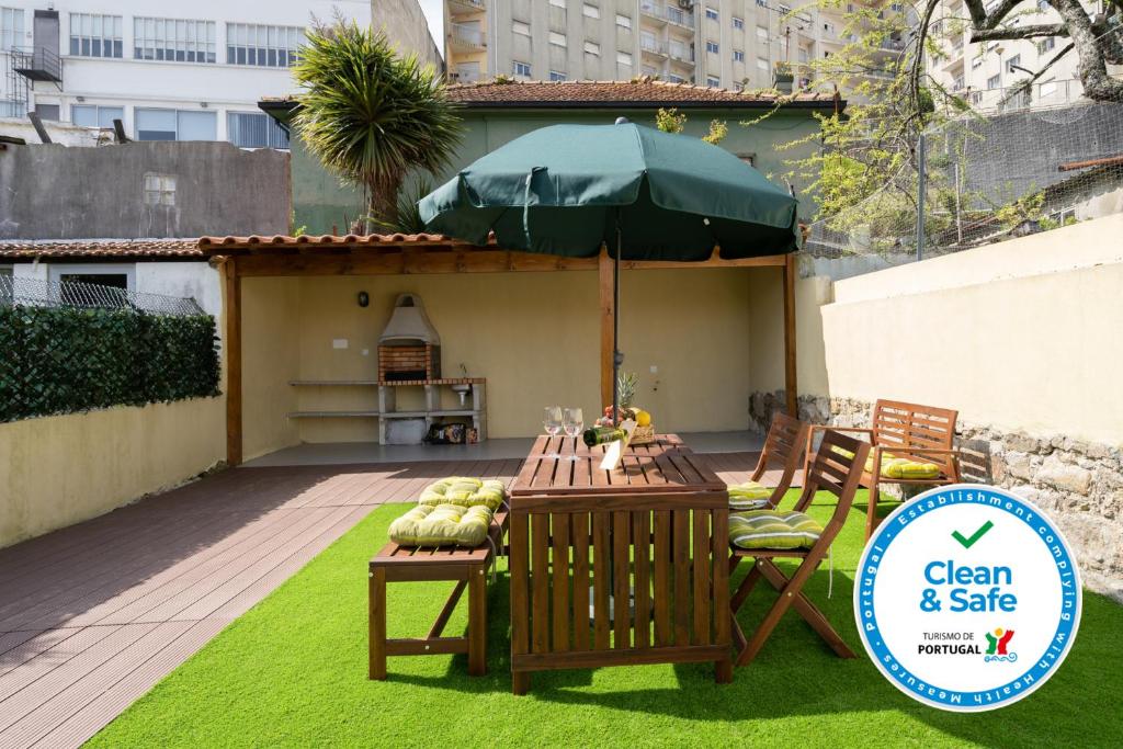 BonPorto 381 - Charmy Duplex with Stunning Courtyard 381 Rua do Bonfim, 4300-071 Porto