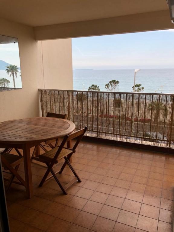 Appartement Bord de Mer Cannes Midi 42 Boulevard du Midi 06150 Cannes