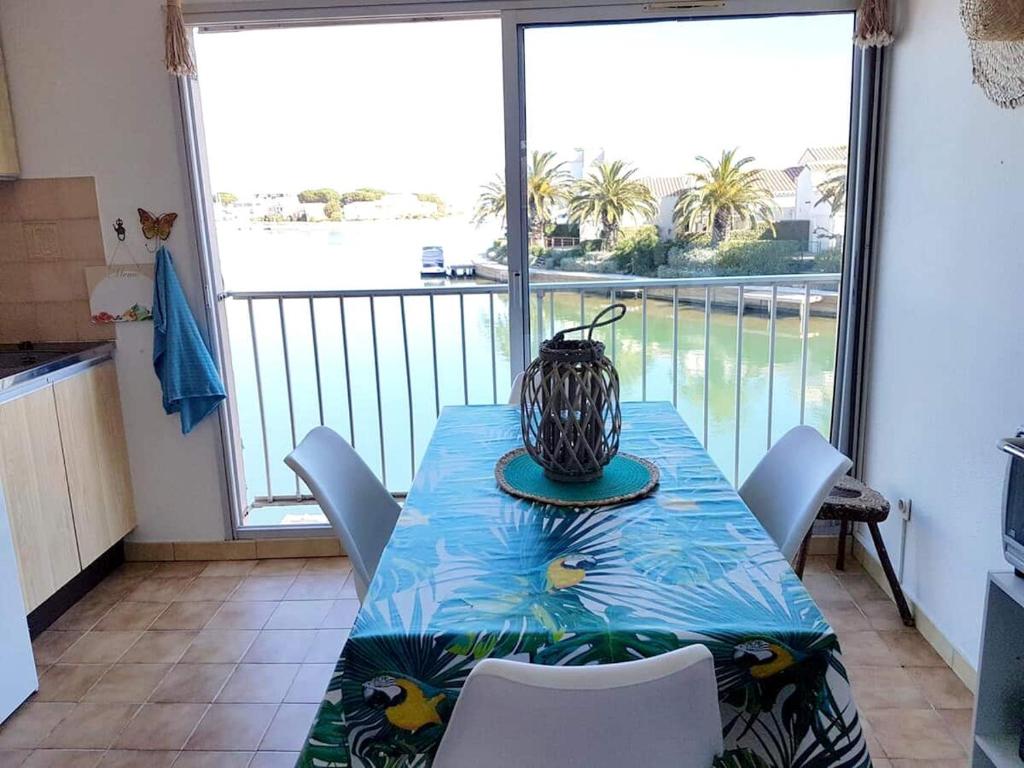 Appartement bord de Mer et pieds dans l'eau 11 Avenue Armand Lanoux 66750 Saint-Cyprien