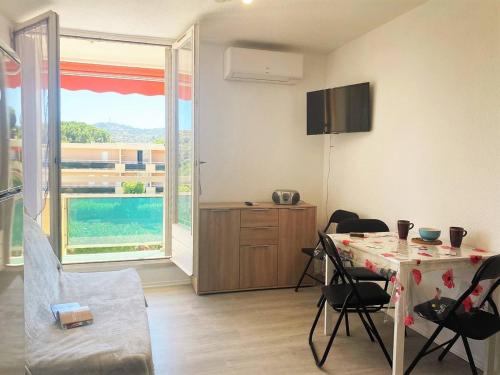 Appartement Appartement Bormes-les-Mimosas, 2 pièces, 4 personnes - FR-1-251-423 AVENUE DE LA MER COTE AZUR 5-Bat 12 - Apt N° 409 - 2ème étage Bormes-les-Mimosas