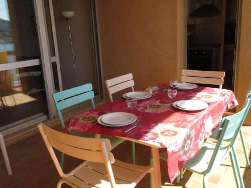 Appartement Appartement Bormes-les-Mimosas, 3 pièces, 8 personnes - FR-1-610-11 Boulevard du Port CAP BLANC E1 N°347 2ème - B00128 Bormes-les-Mimosas