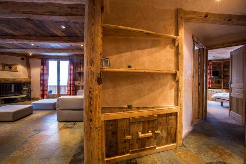 BOSSET Appartement style chalet bien equipe avec cheminee