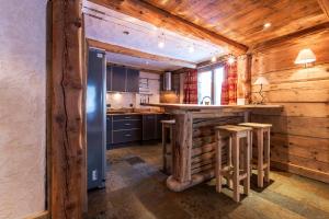 BOSSET Appartement style chalet bien equipe avec cheminee