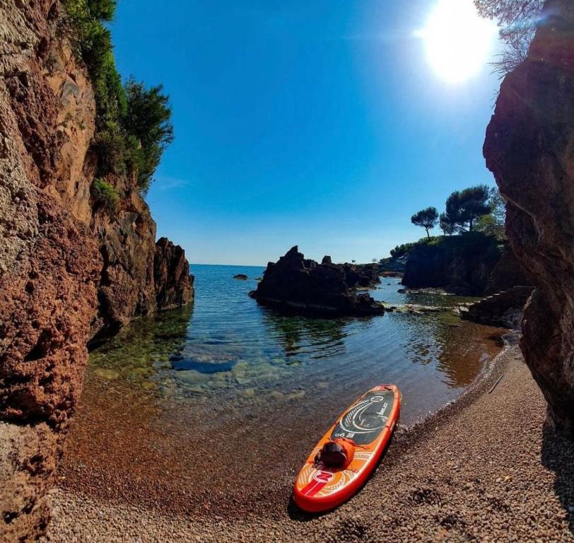 BOULOURIS, Grand Studio 2 à 4 personnes à 5min à pied des plages 262 Avenue de la Mer, 83700 Saint-Raphaël