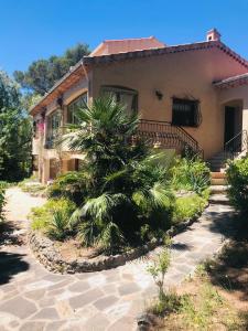 BOULOURIS, Grand Studio 2 à 4 personnes à 5min à pied des plages
